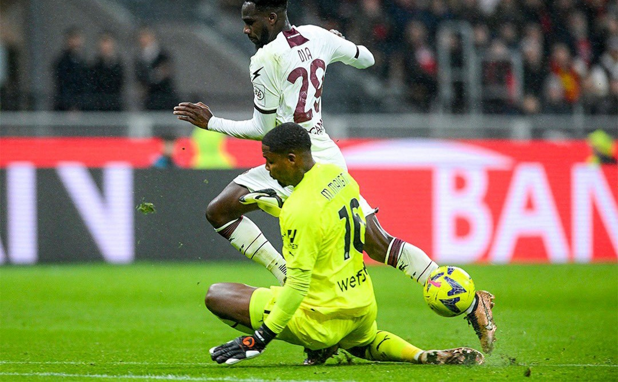 竞猜-意甲头球破门集锦(2122意甲比赛用球)