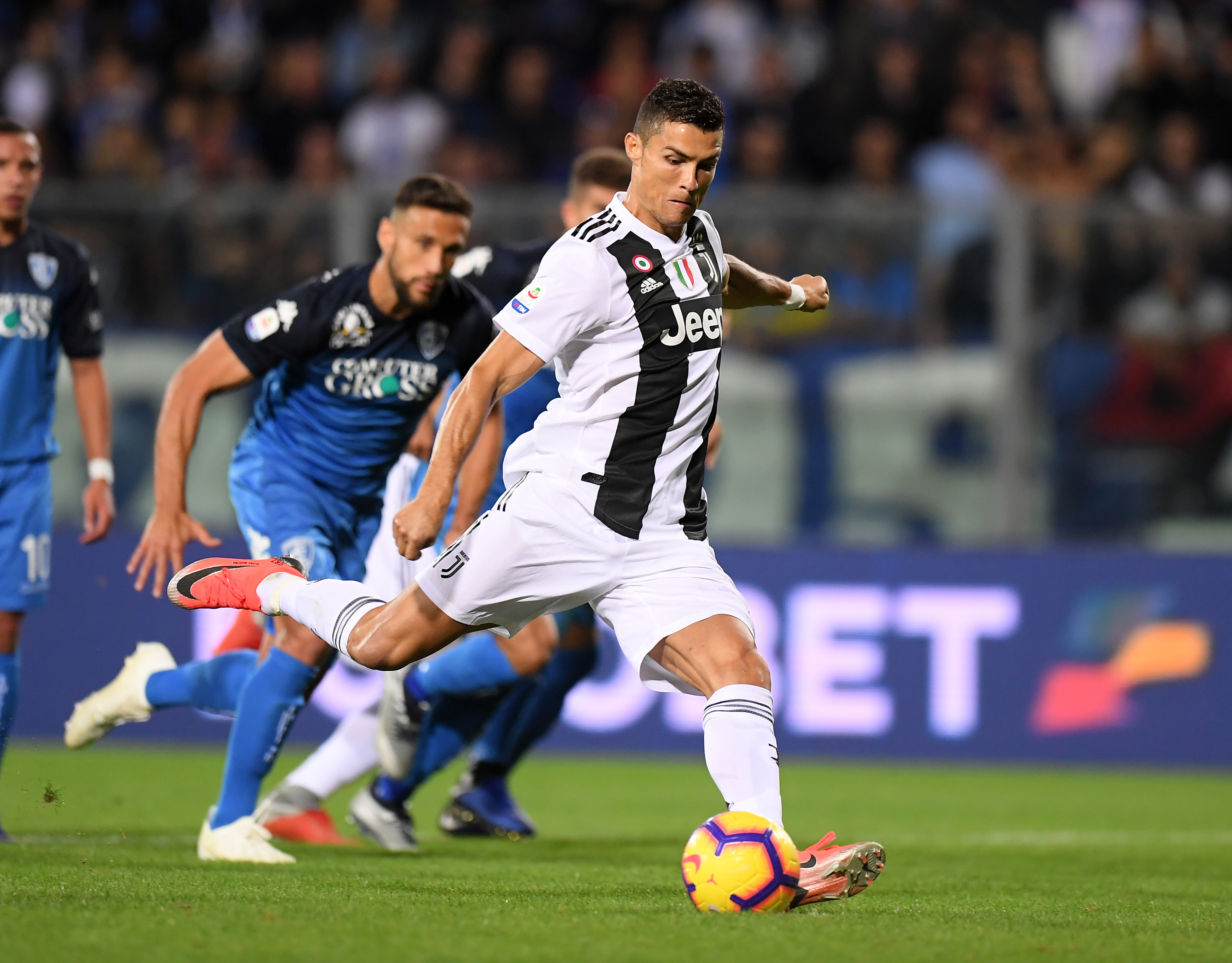 竞彩足球-意甲球员传中(意甲中国球员名单)