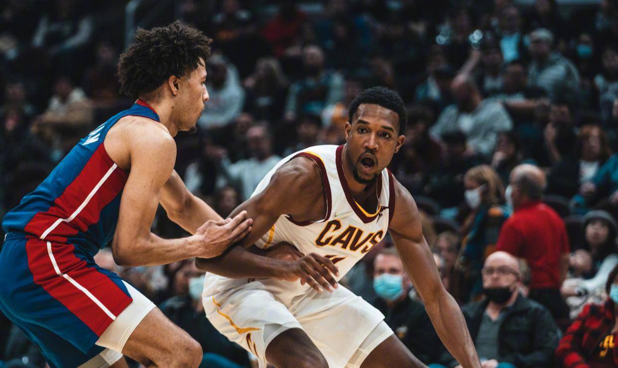 包含埃文·莫布利骑士双塔的词条